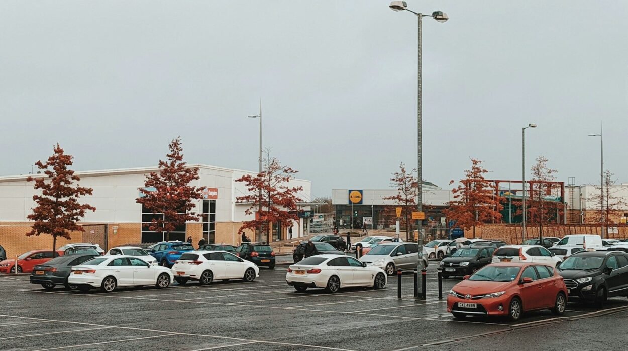 a parking lot filled with lots of parked cars